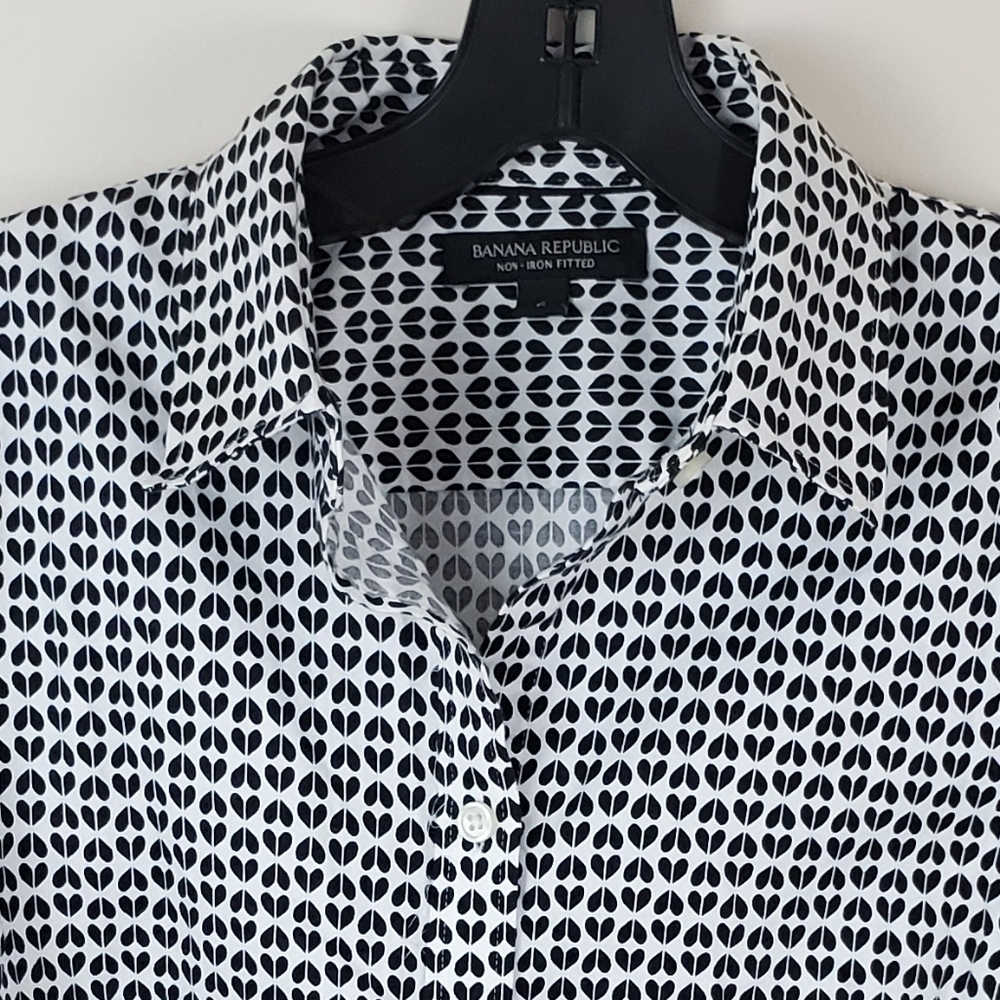 Banana Republic No-Iron Fitted size 6 Button Down - Picture 3 of 5